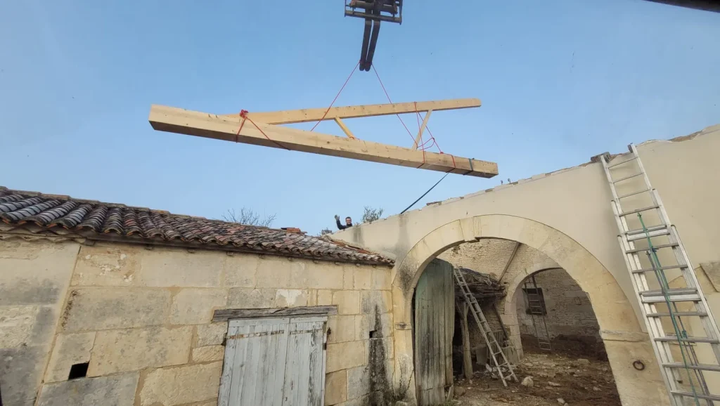 Réalisation de charpente par SARL Bernard Mathieu, entreprise de couverture à Saint-Jean-d'Angély