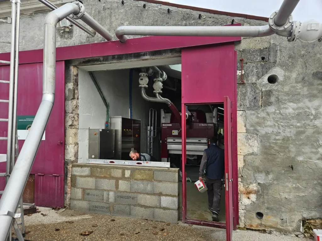 Réalisation d'ouvertures par SARL Bernard Mathieu, entreprise de couverture à Saint-Jean-d'Angély