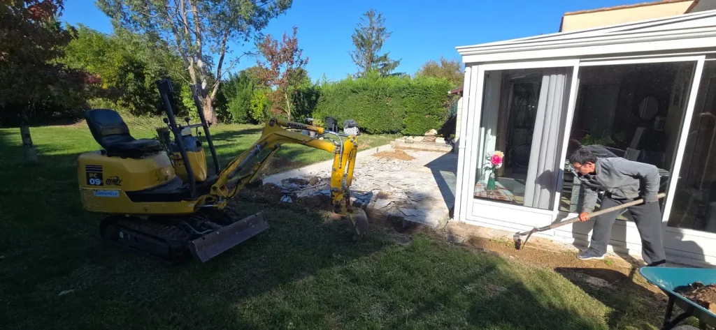 Réalisation de terrassement par SARL Bernard Mathieu, entreprise de couverture à Saint-Jean-d'Angély